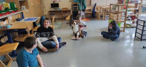 Coco Bella lässt sich von Thomas massieren