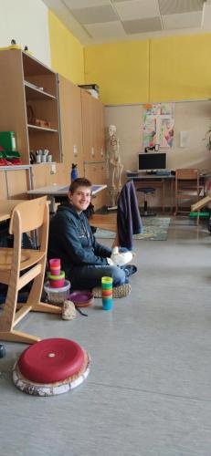 Klaus wartet auf seinen Einsatz mit dem Handschuh